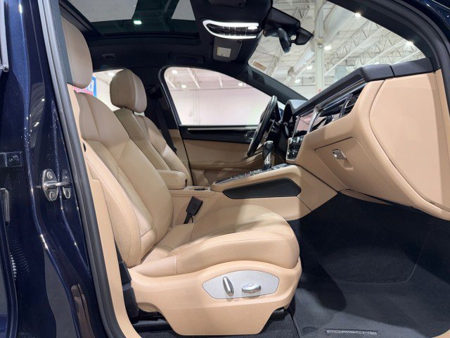 Used 2021 Porsche Macan w/ Premium Package image 65