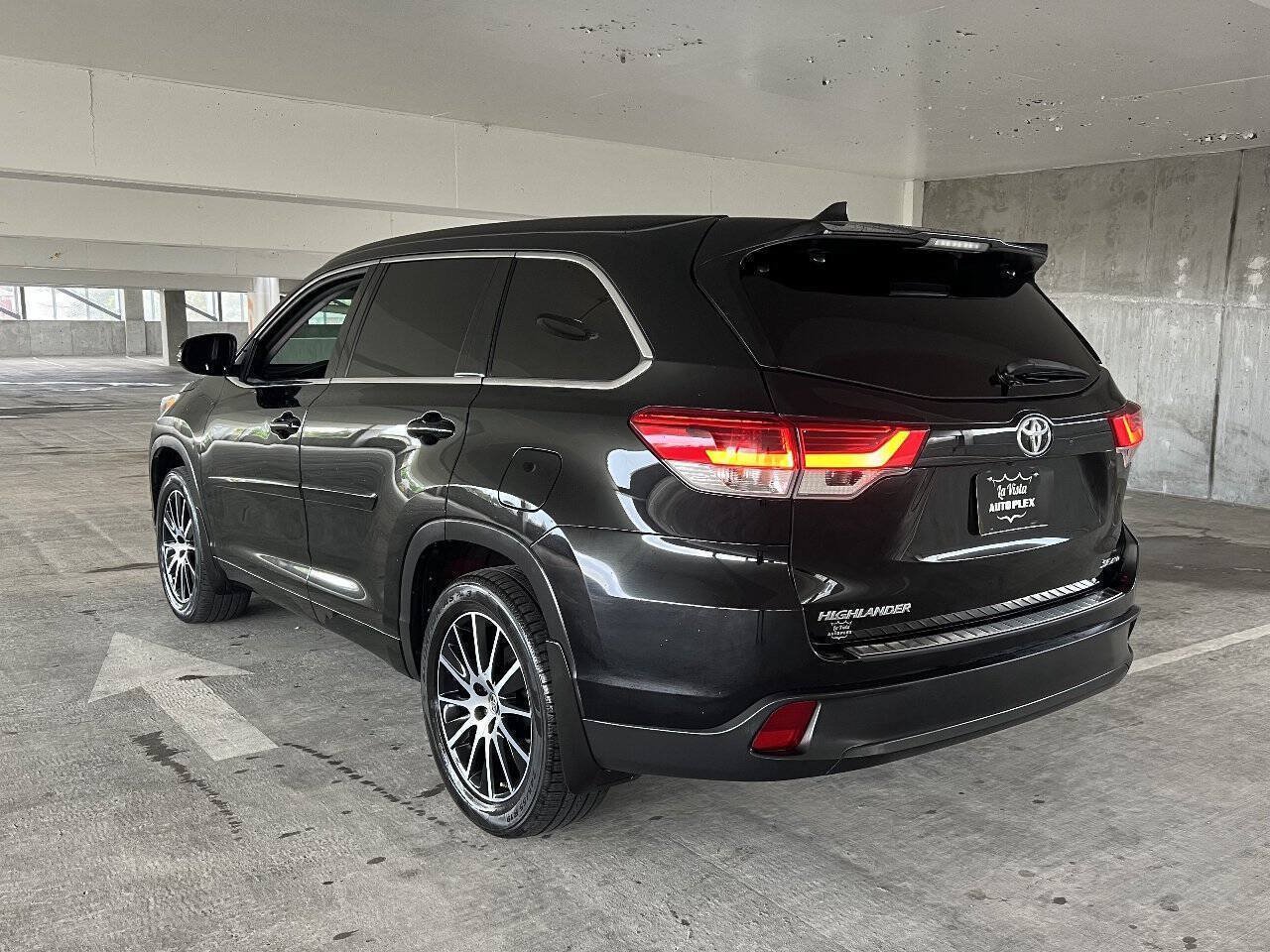 Used 2018 Toyota Highlander SE w/ Protection Package #3 AWD/4WD image 12