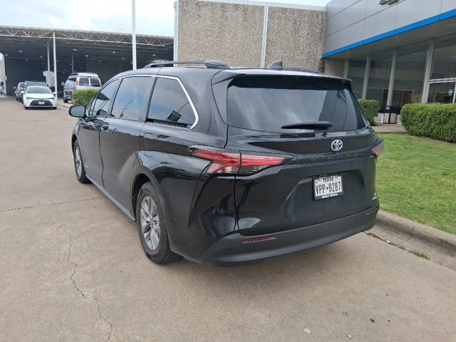 Used 2021 Toyota Sienna LE FWD image 4