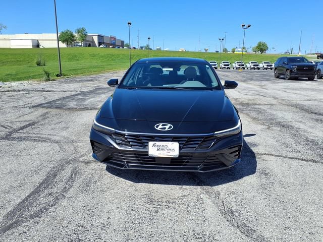 Used 2025 Hyundai Elantra SEL FWD image 40