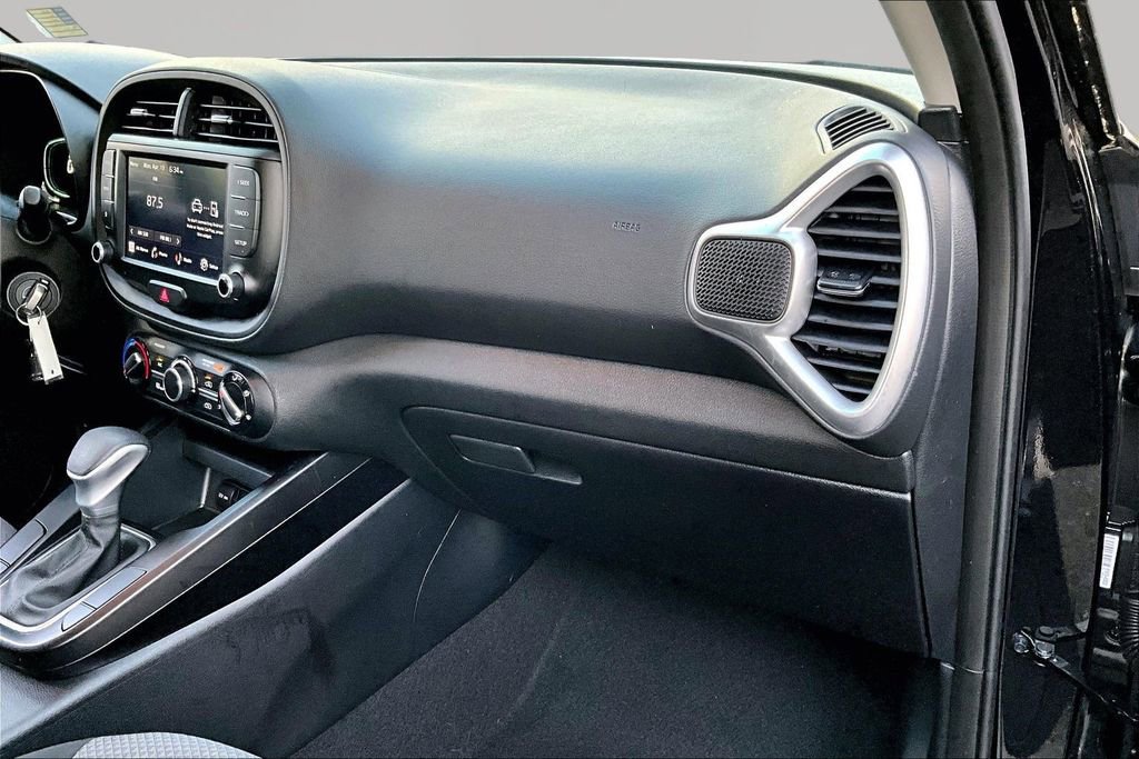 Used 2023 Kia Soul LX w/ LX Technology Package FWD image 19
