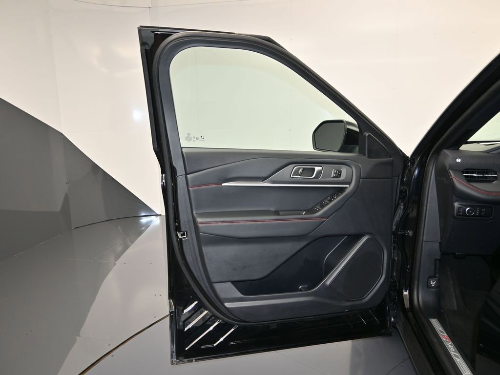 Certified 2025 Ford Explorer ST-Line w/ Premium Package image 11