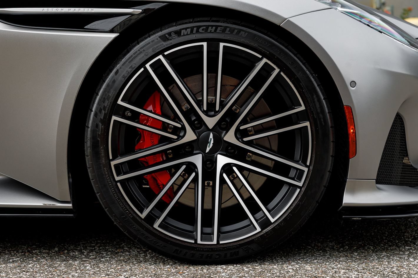 Used 2024 Aston Martin DB12 Coupe RWD image 17