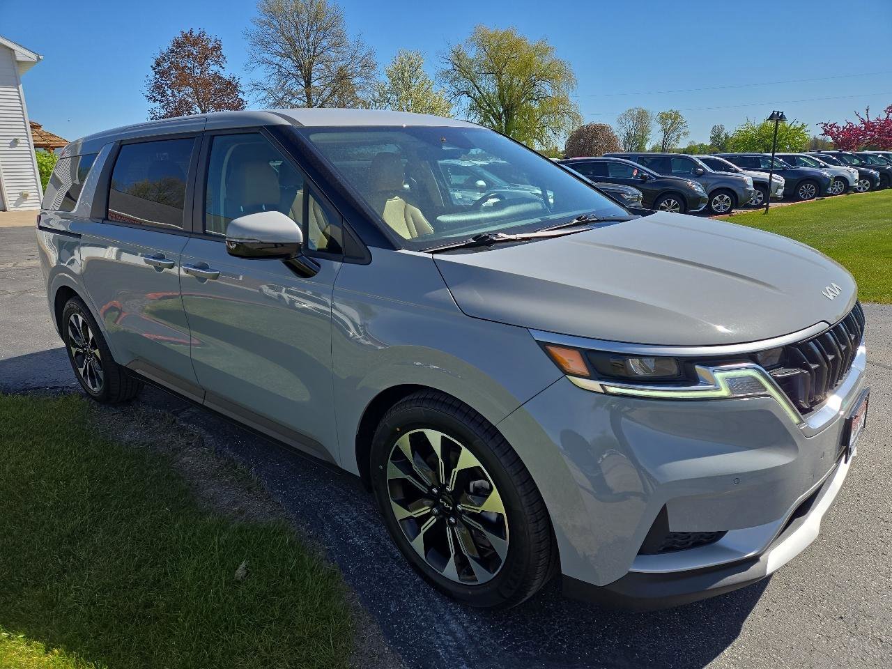 Used 2022 Kia Carnival EX FWD image 7