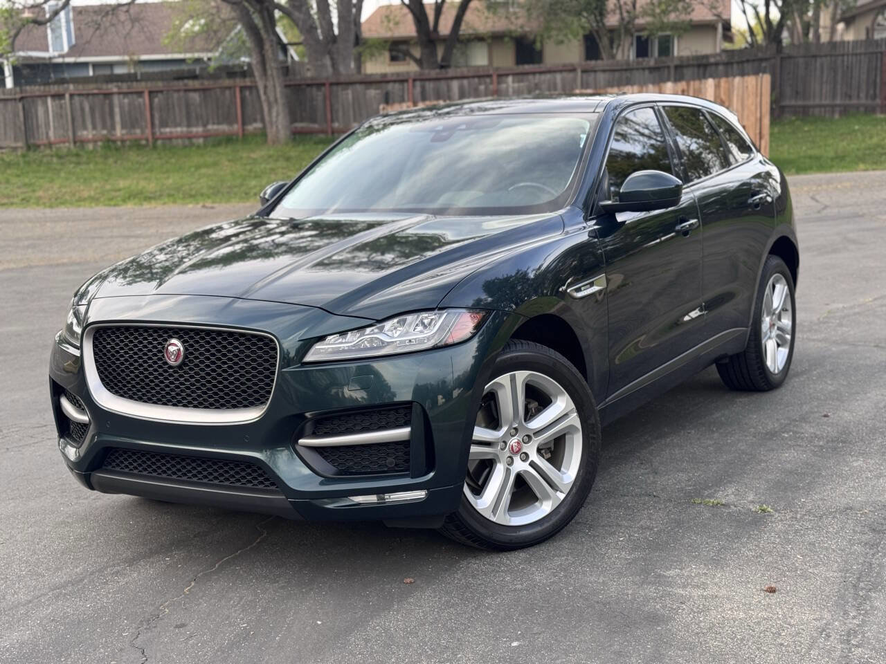Used 2017 Jaguar F-PACE R-Sport image 1