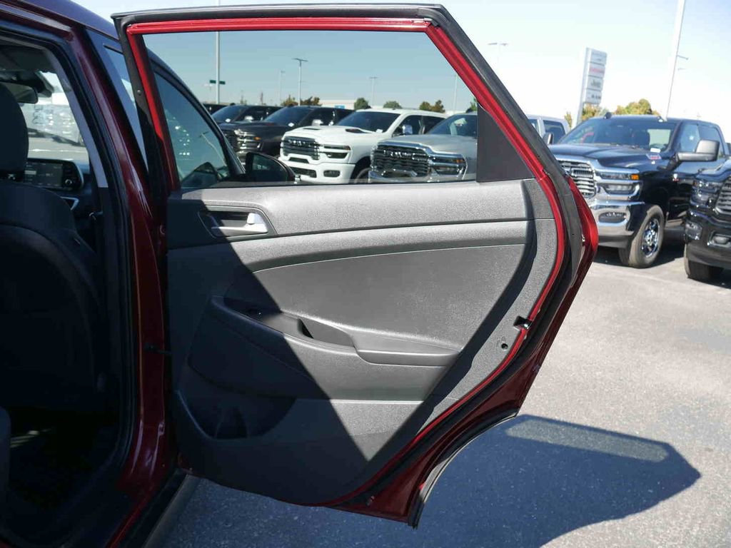 Used 2020 Hyundai Tucson SE w/ Winter Weather Package image 22