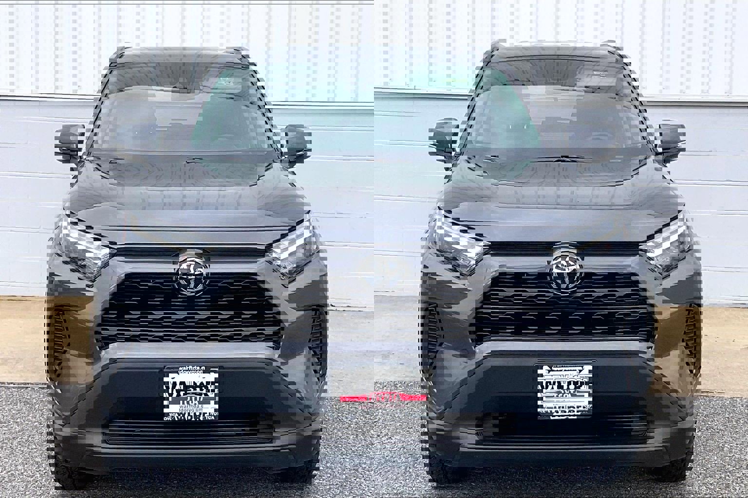 Used 2022 Toyota RAV4 XLE image 3