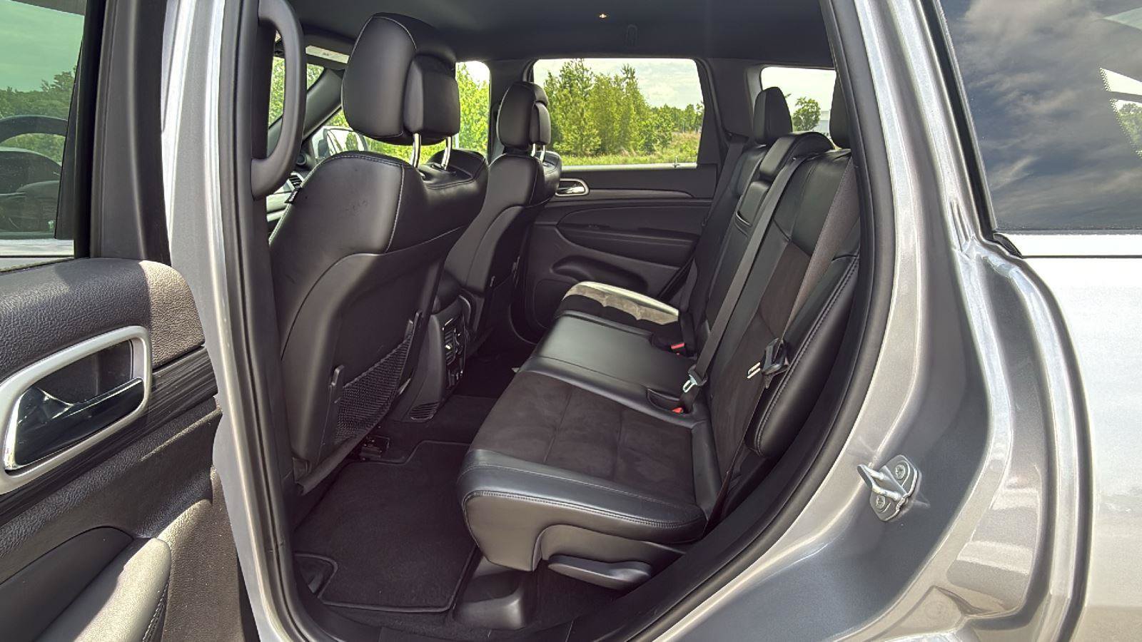 Used 2021 Jeep Grand Cherokee Laredo X AWD/4WD image 23