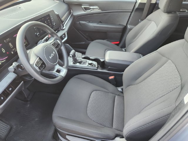 Used 2025 Kia Sportage LX AWD/4WD image 11