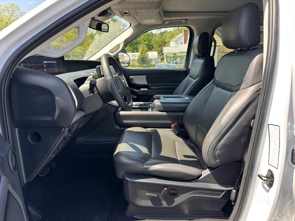Used 2025 Ford Expedition Active AWD/4WD image 13