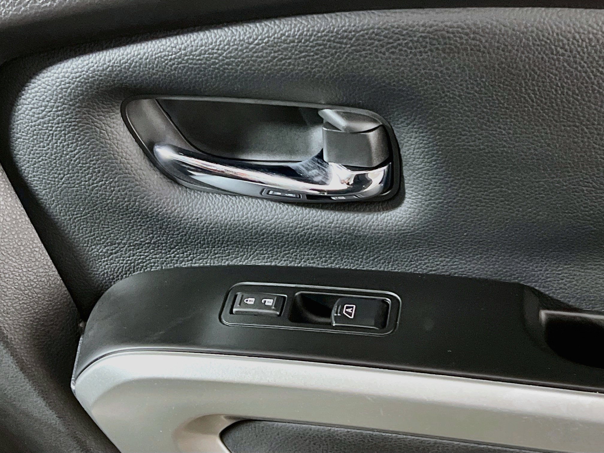 Used 2024 Nissan Titan SV AWD/4WD image 31
