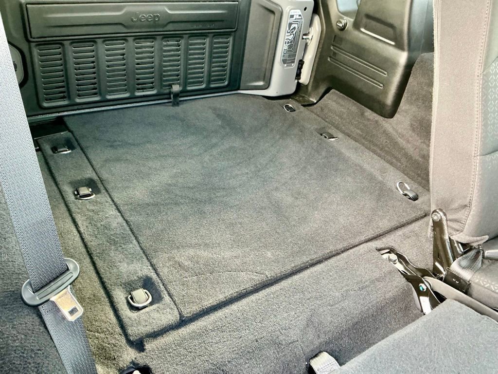 Used 2021 Jeep Wrangler Unlimited Islander image 28