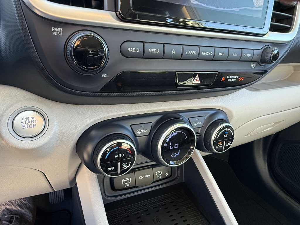 Certified 2023 Hyundai Venue Limited FWD image 22