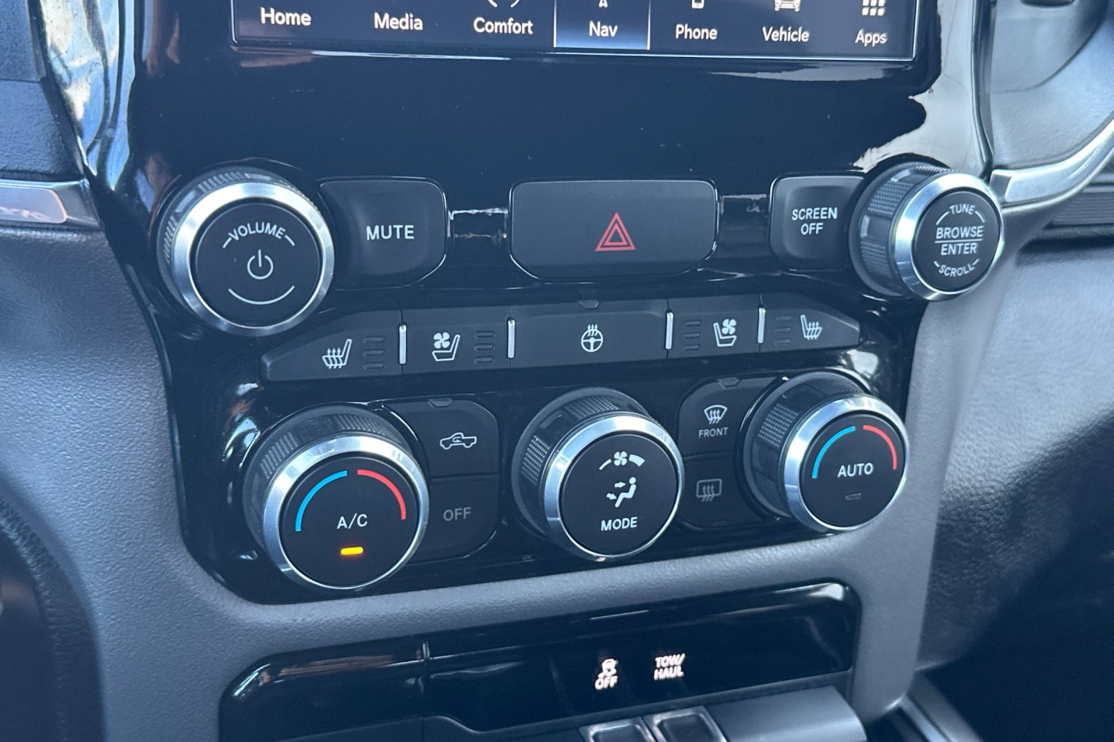 Used 2024 RAM 1500 Laramie image 20