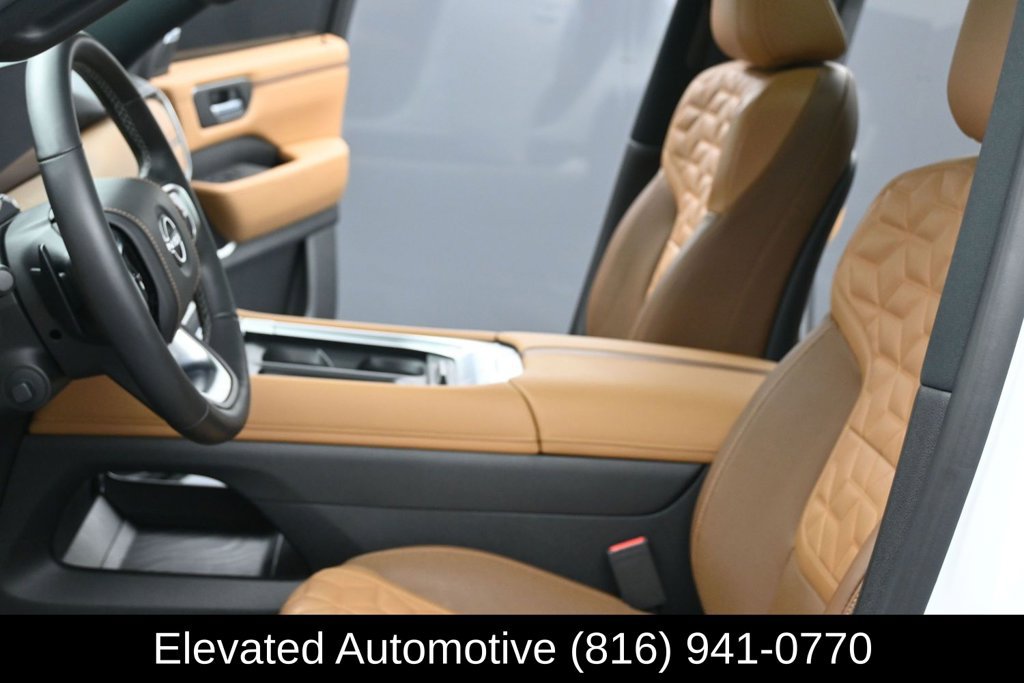 Used 2025 Nissan Armada Platinum Reserve AWD/4WD image 18