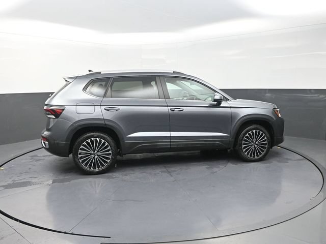 Used 2026 Volkswagen Taos SE FWD image 9