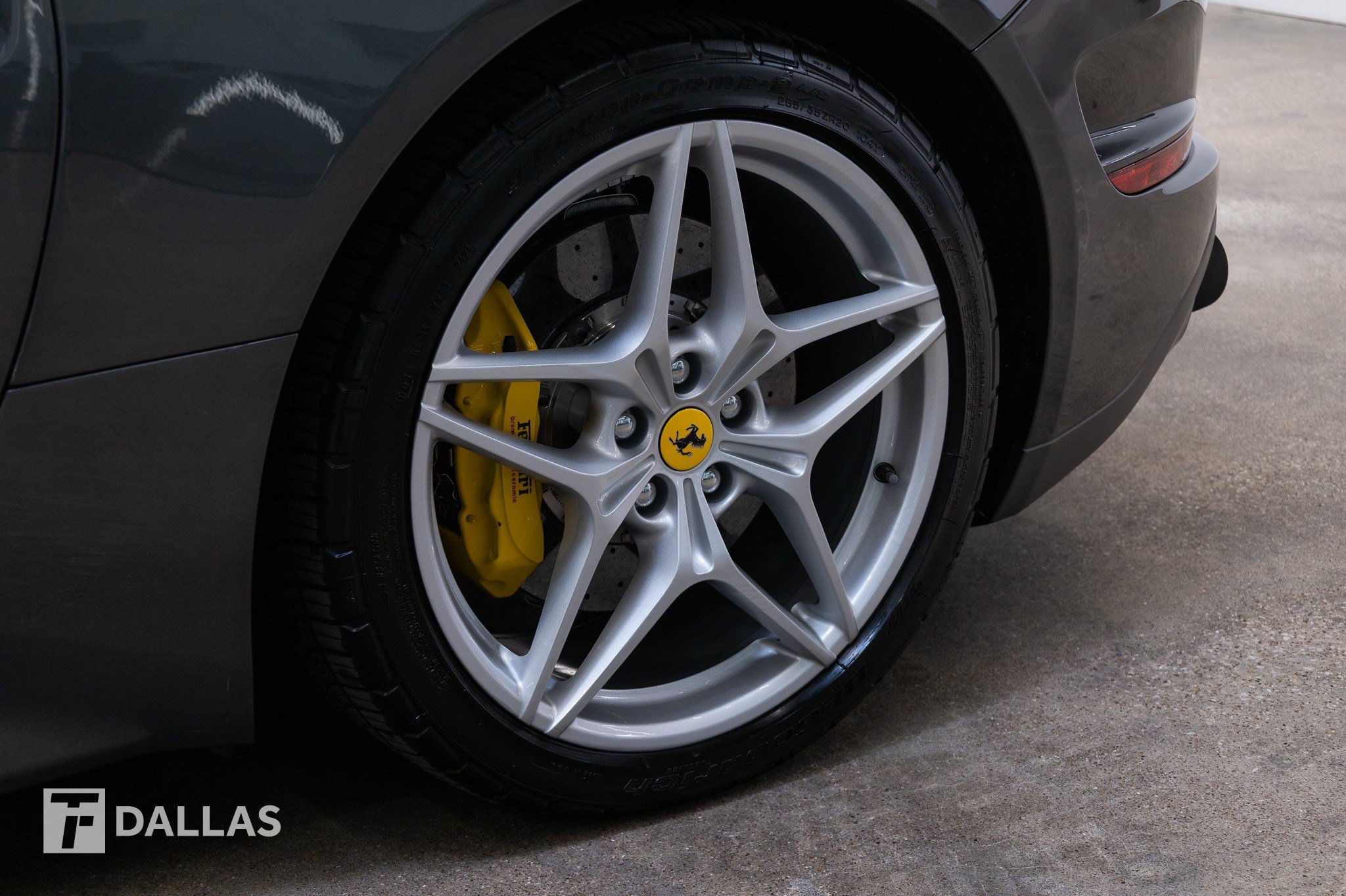 Used 2017 Ferrari California T RWD image 5