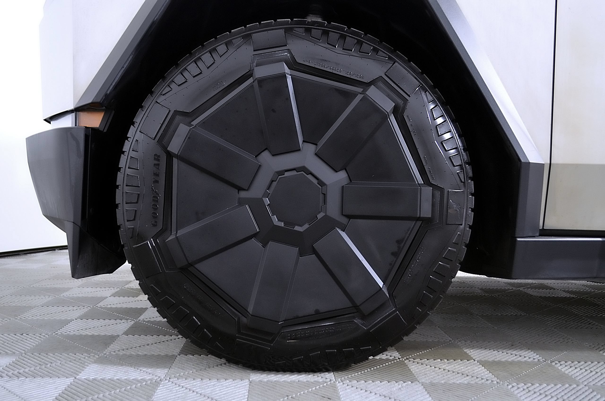 Used 2024 Tesla Cybertruck Cyberbeast AWD/4WD image 10