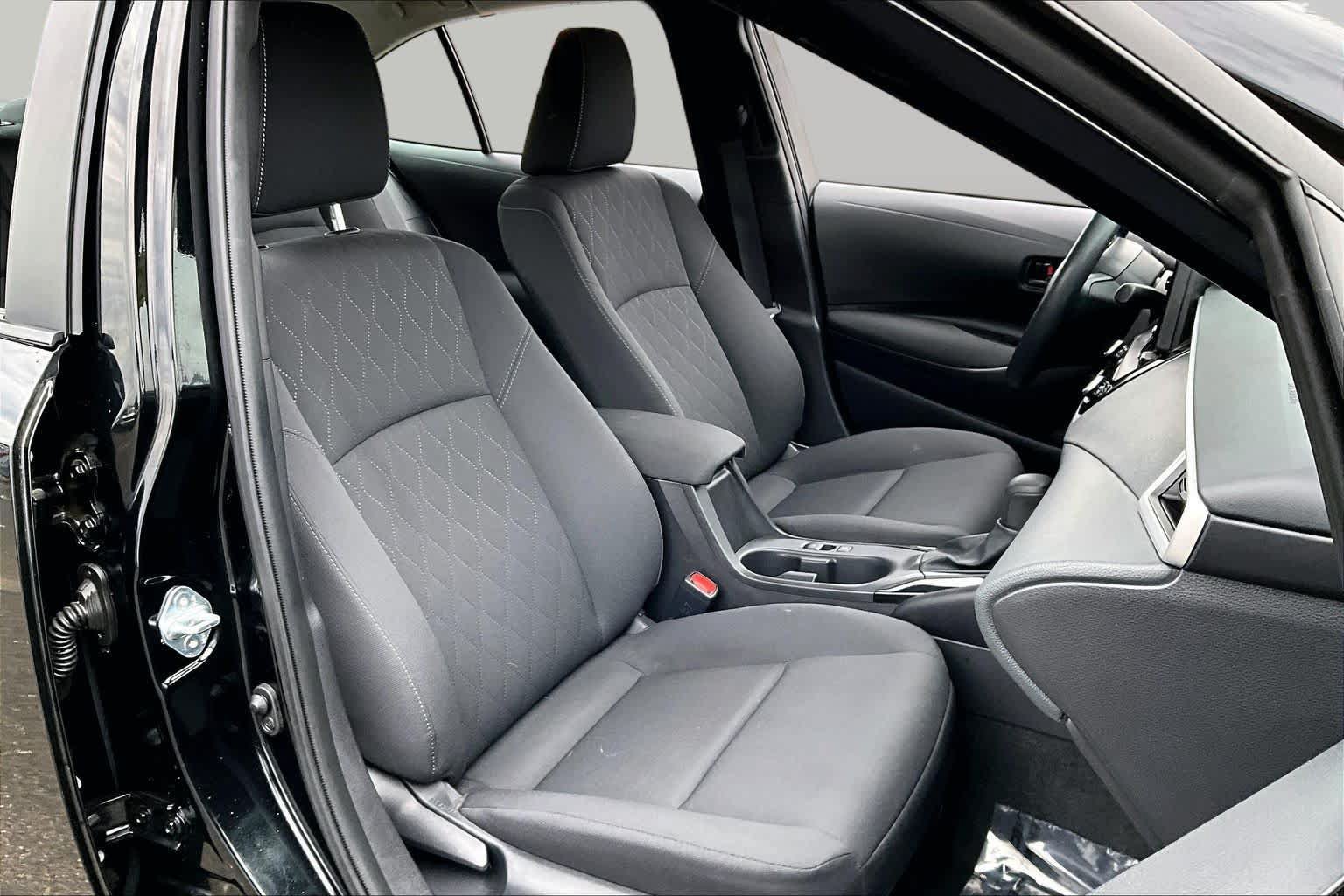Certified 2025 Toyota Corolla LE FWD image 8