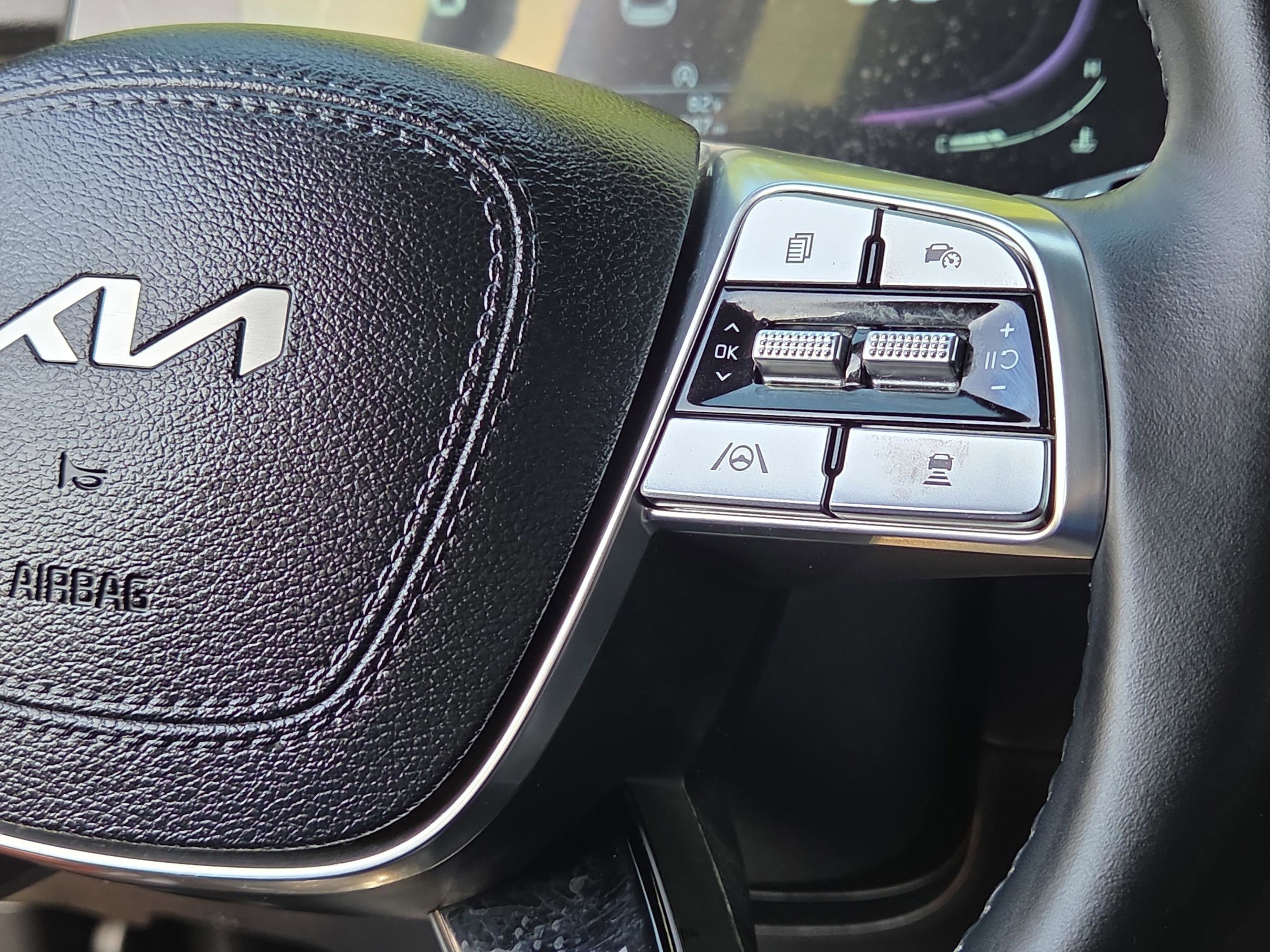 Used 2023 Kia Telluride EX w/ EX Captain's Chair Package image 13