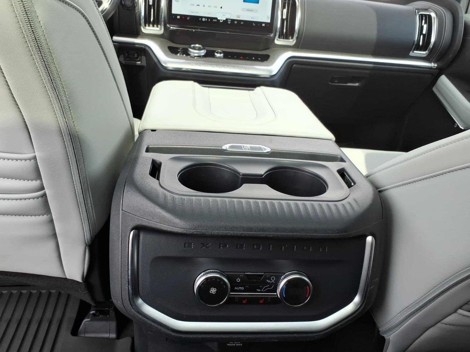 Used 2025 Ford Expedition Platinum w/ Driver's Package AWD/4WD image 16
