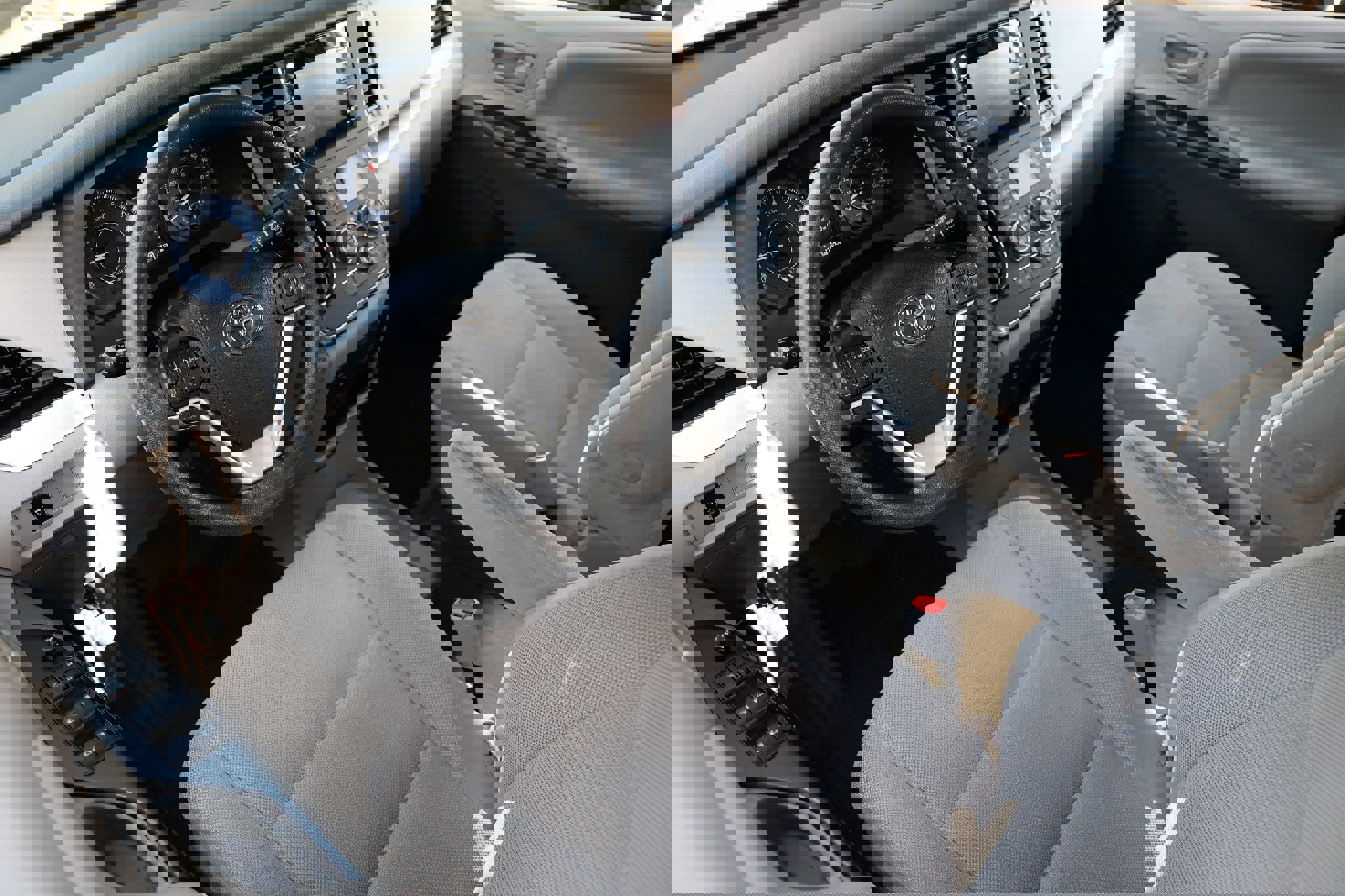 Used 2019 Toyota Sienna L image 6