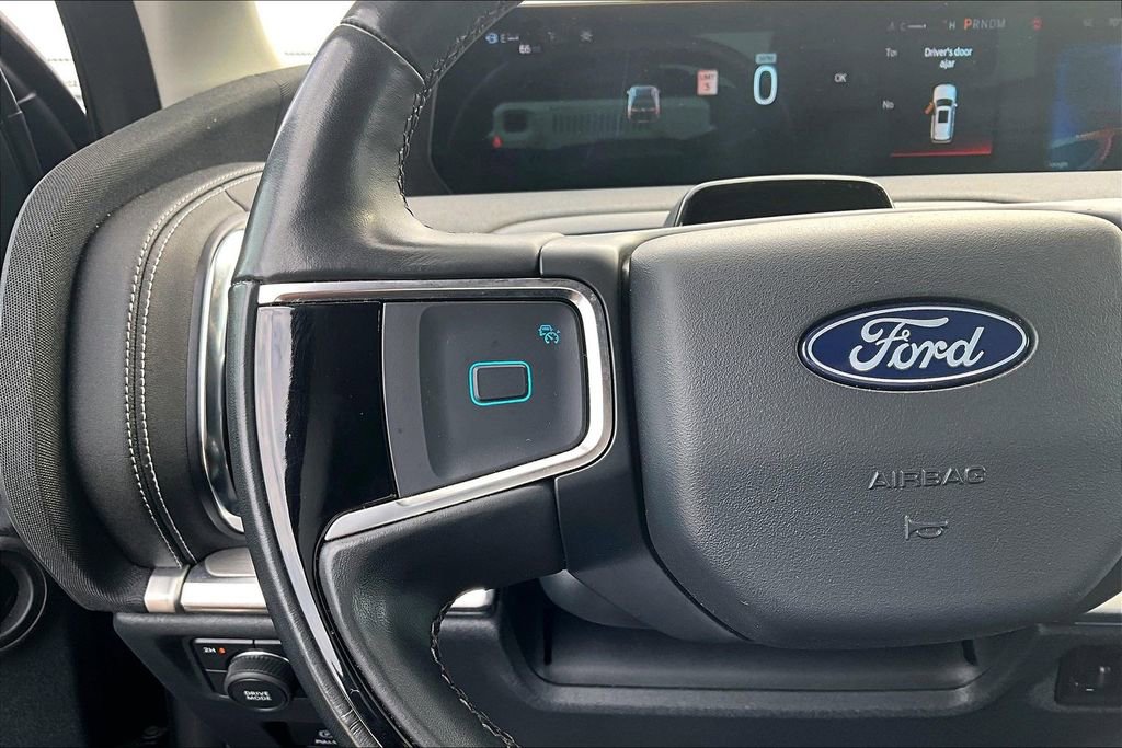 Used 2025 Ford Expedition Platinum AWD/4WD image 25