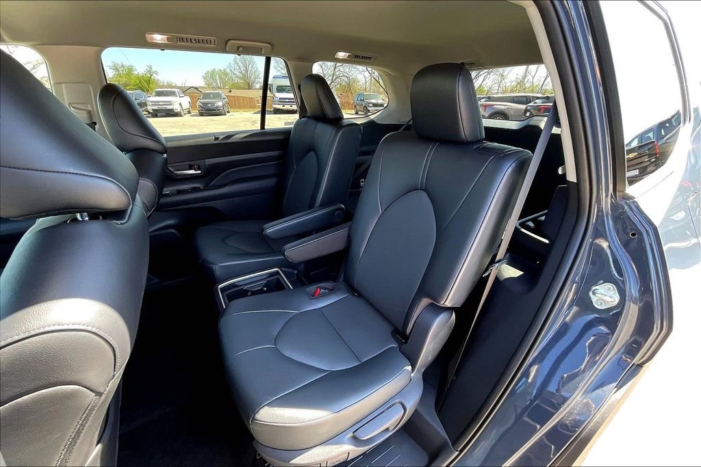 Used 2025 Toyota Grand Highlander AWD image 28
