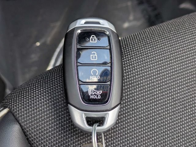 Used 2022 Hyundai Venue Limited FWD image 25