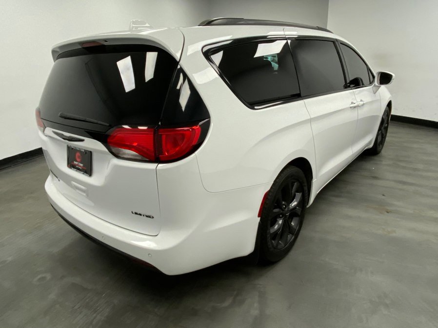 Used 2018 Chrysler Pacifica Limited w/ S Appearance Package FWD image 6