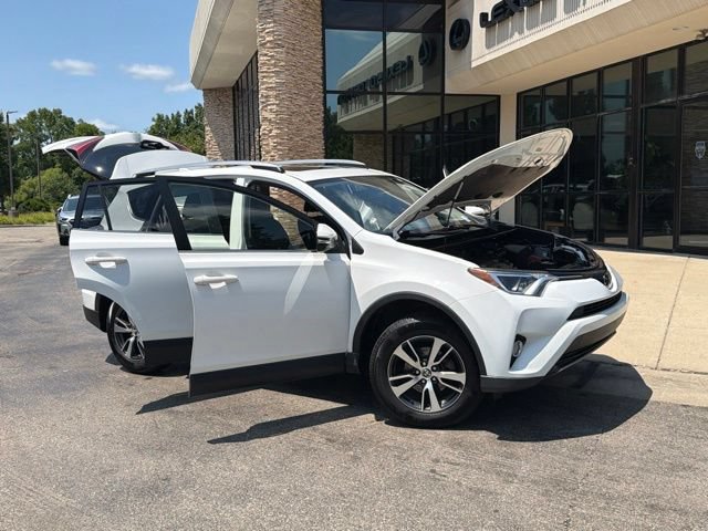 Used 2018 Toyota RAV4 XLE AWD/4WD image 9