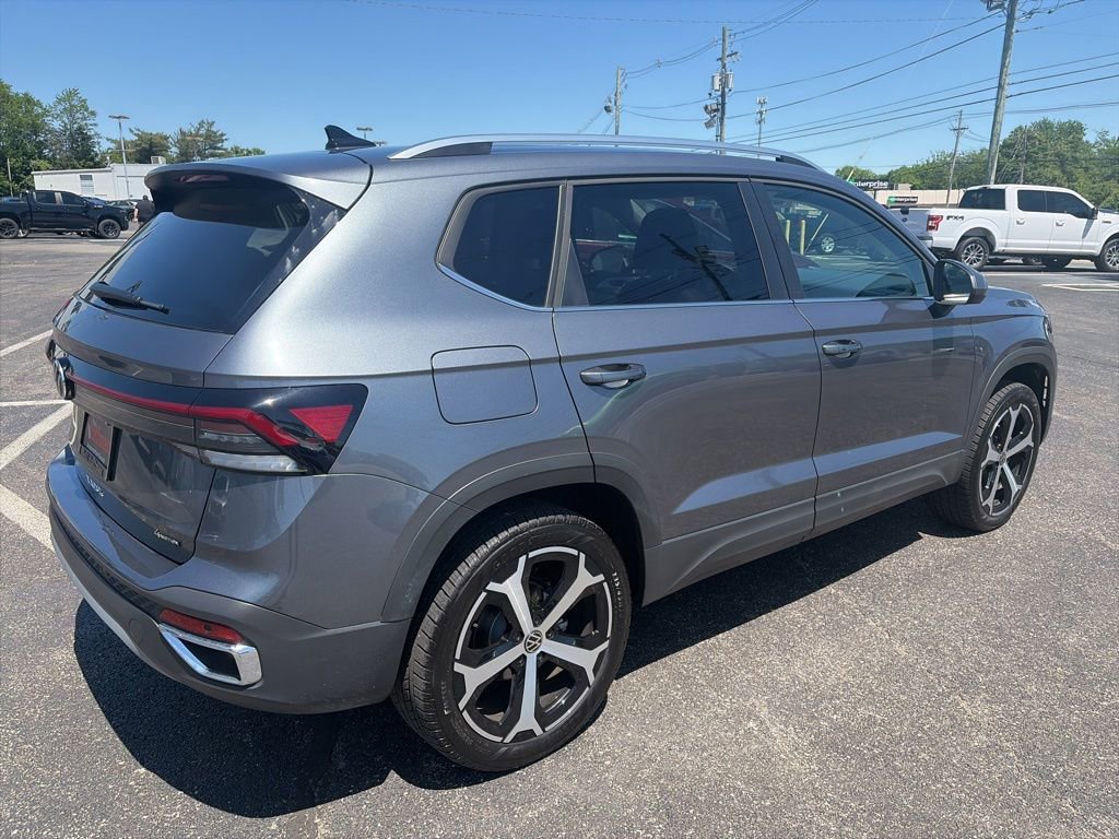 Used 2025 Volkswagen Taos SEL AWD/4WD image 7