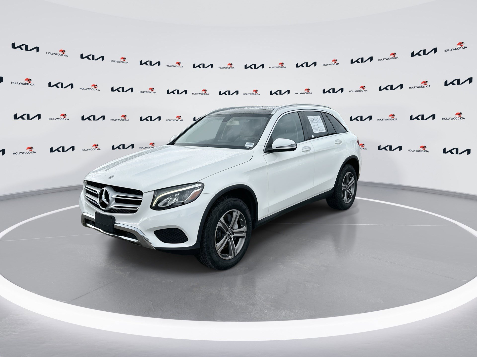 Used 2019 Mercedes-Benz GLC 300 image 4