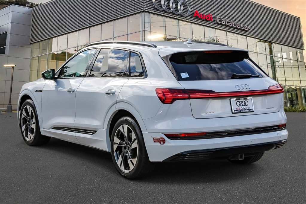 Used 2022 Audi e-tron Premium w/ Convenience Plus Package image 2