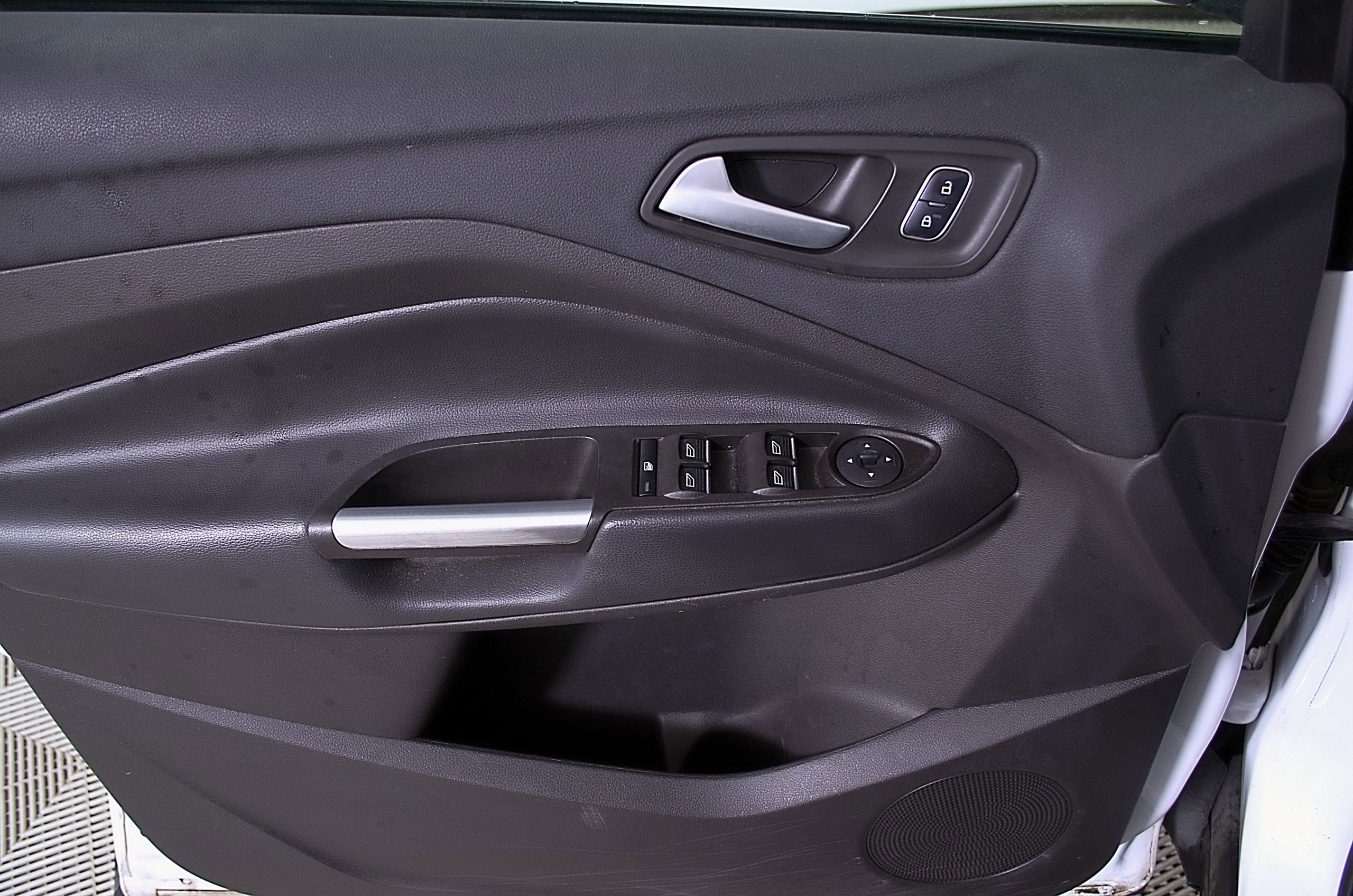 Used 2017 Ford Escape SE w/ Equipment Group 201A FWD image 16