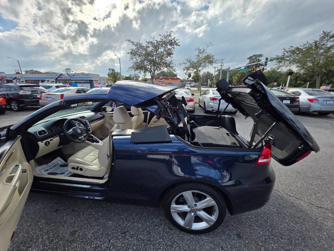 Used 2012 Volkswagen Eos Lux FWD image 18