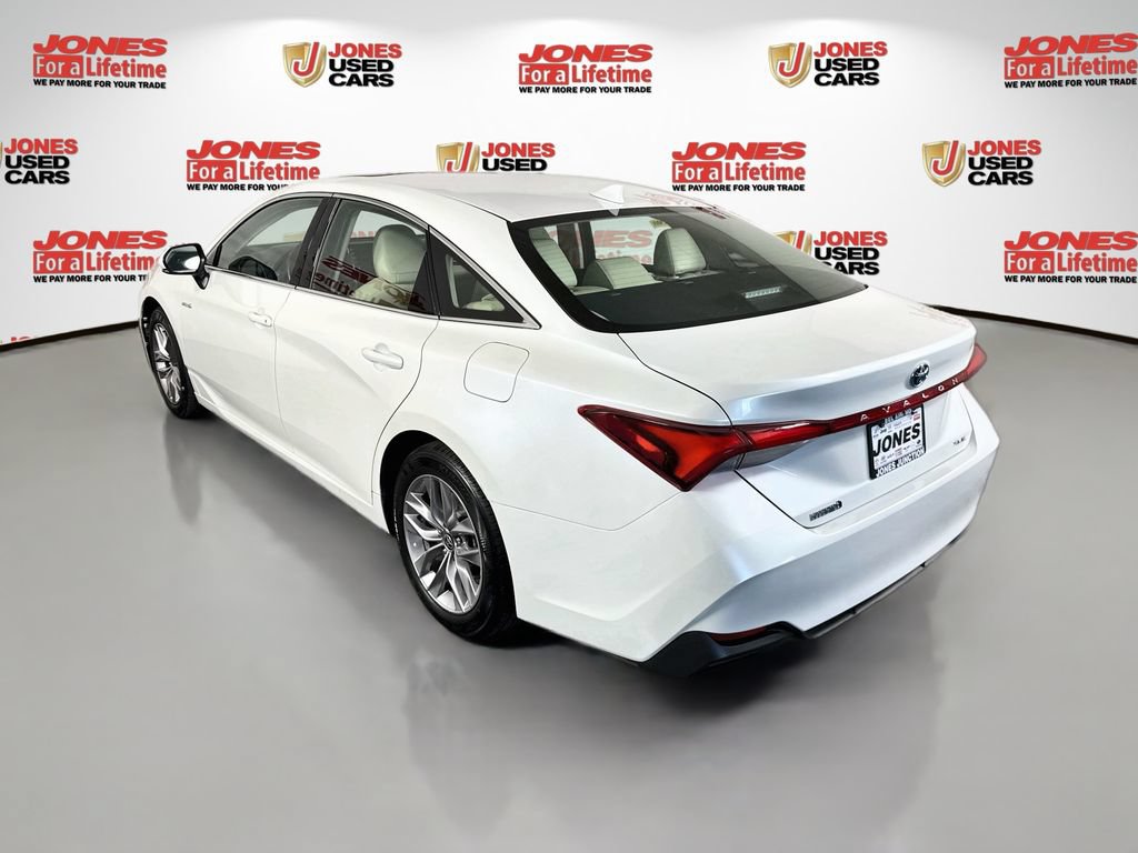 Used 2021 Toyota Avalon XLE w/ Moonroof Package FWD image 2