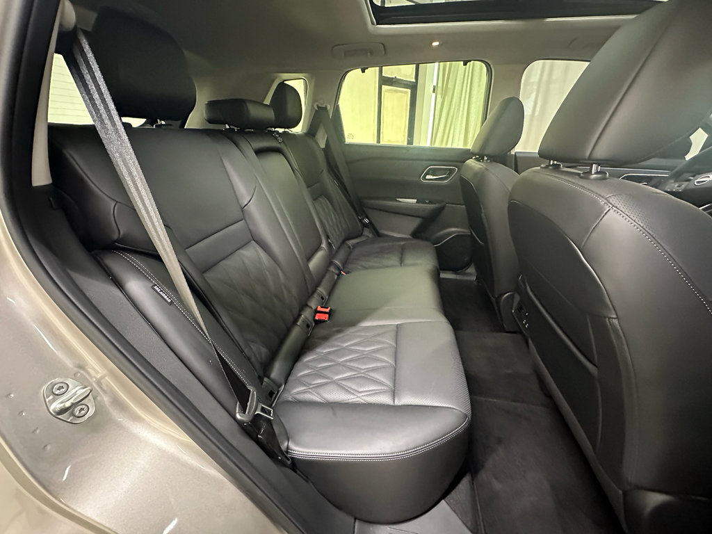 Used 2026 Nissan Rogue Platinum w/ Platinum Premium Package image 20