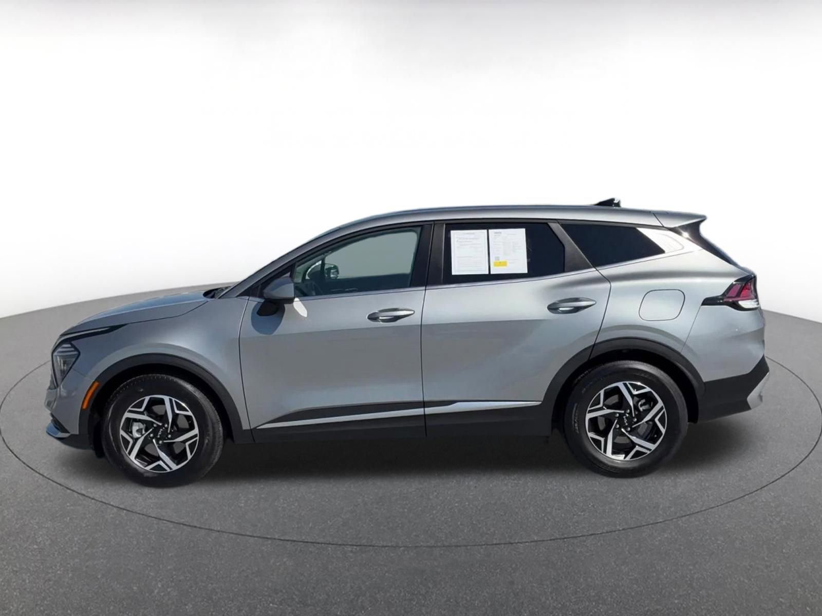 Used 2025 Kia Sportage LX FWD image 9