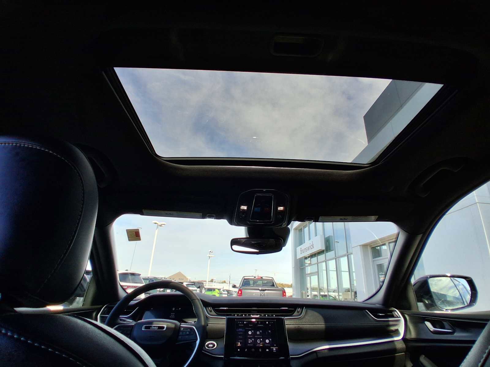 Used 2023 Jeep Grand Cherokee Altitude image 20