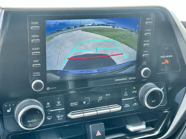 Used 2022 Toyota Highlander XLE AWD/4WD image 26