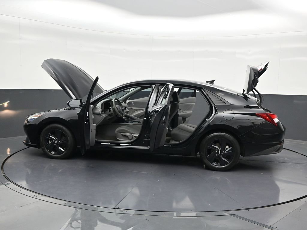 Used 2023 Hyundai Elantra SEL FWD image 40