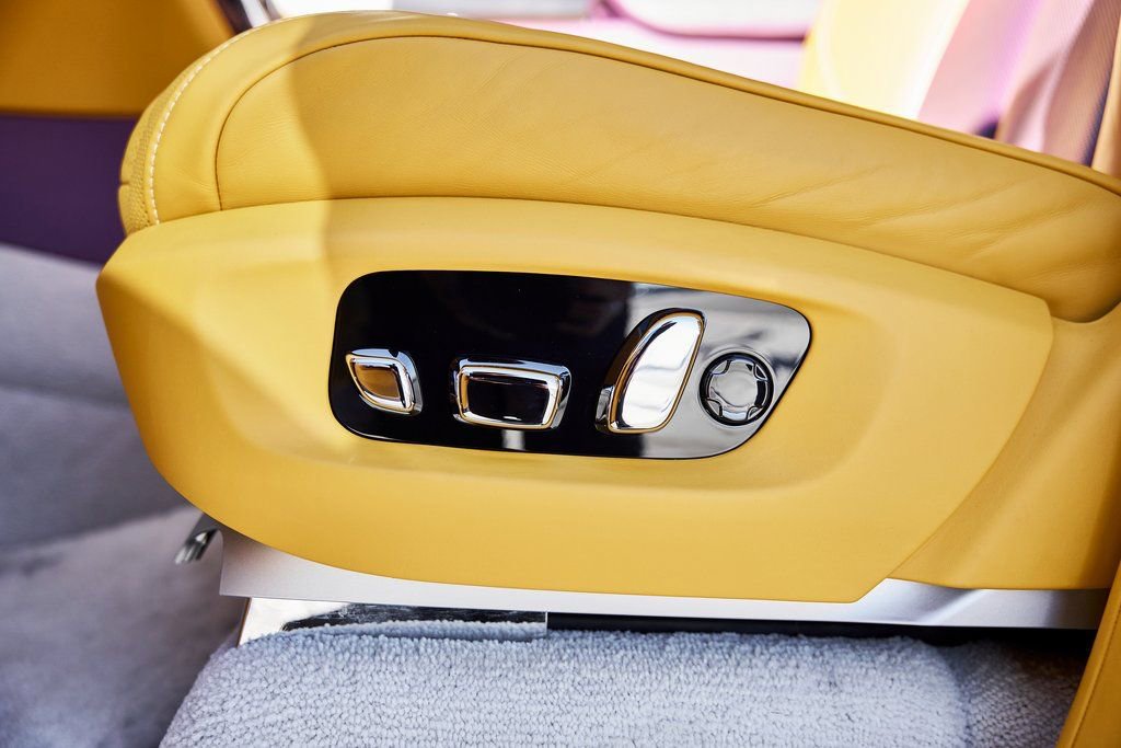 Used 2025 Rolls-Royce Cullinan image 40