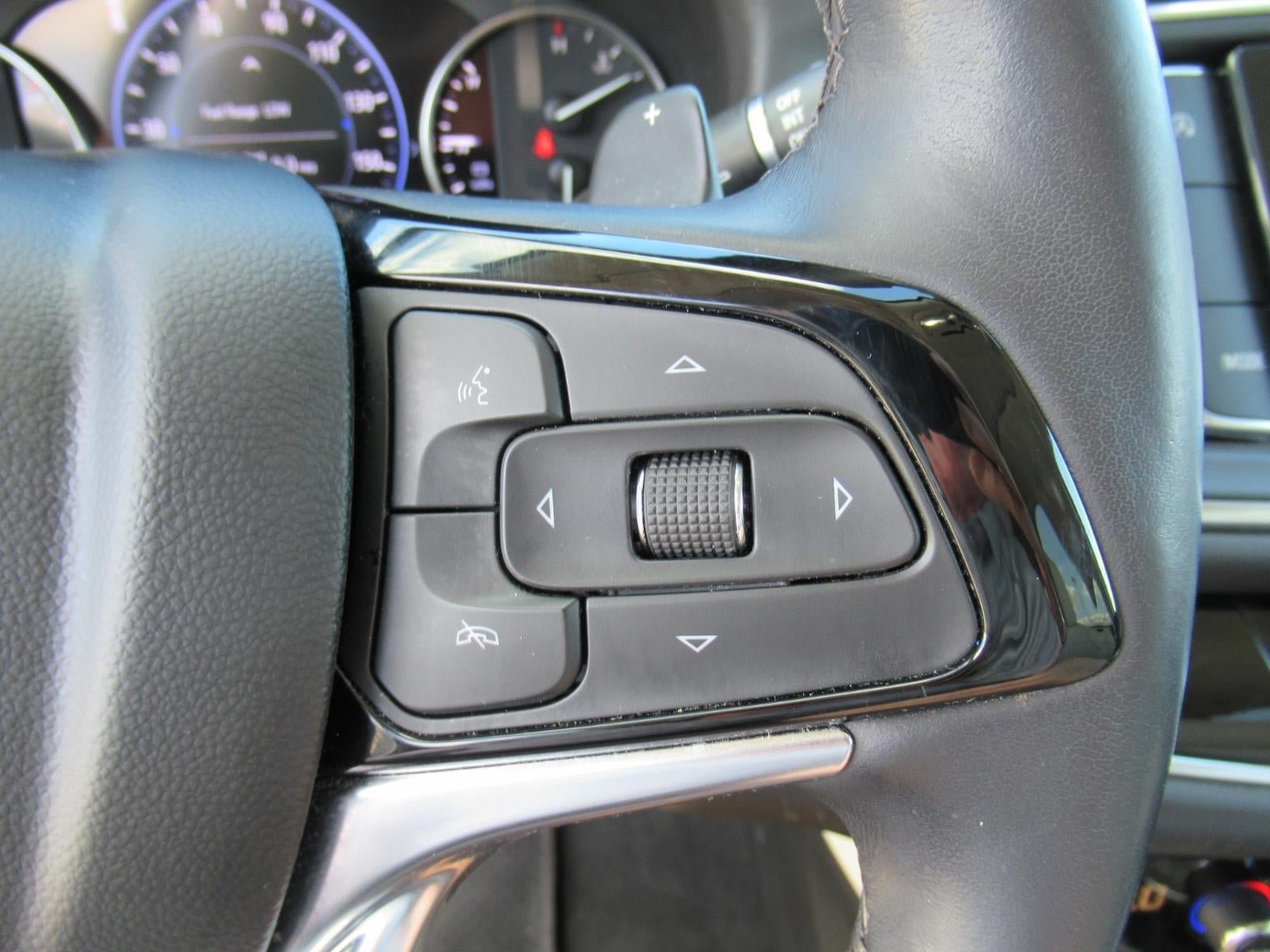 Used 2023 Buick Enclave Avenir w/ Avenir Technology Package FWD image 25