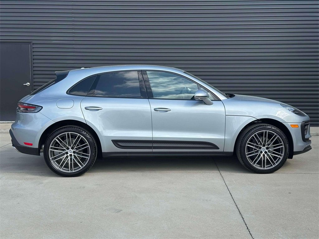 Used 2025 Porsche Macan image 8
