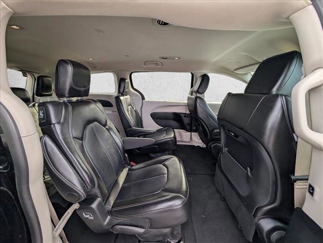 Used 2024 Chrysler Pacifica Touring-L image 20