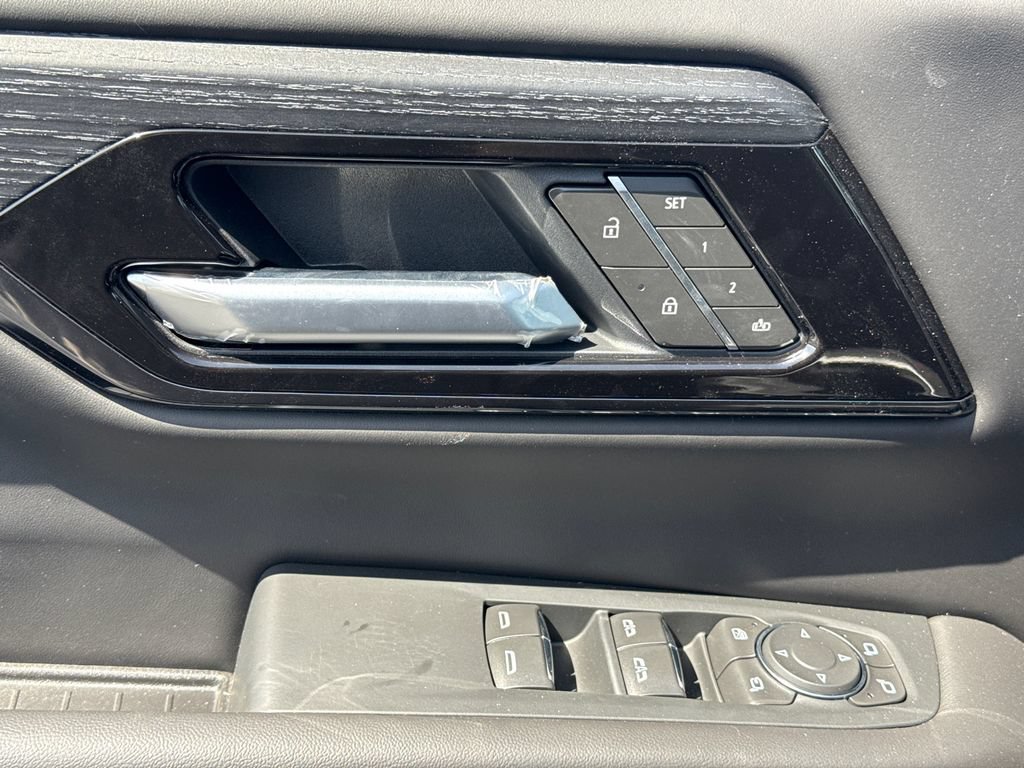 New 2026 GMC Yukon XL AT4 Ultimate AWD/4WD image 16