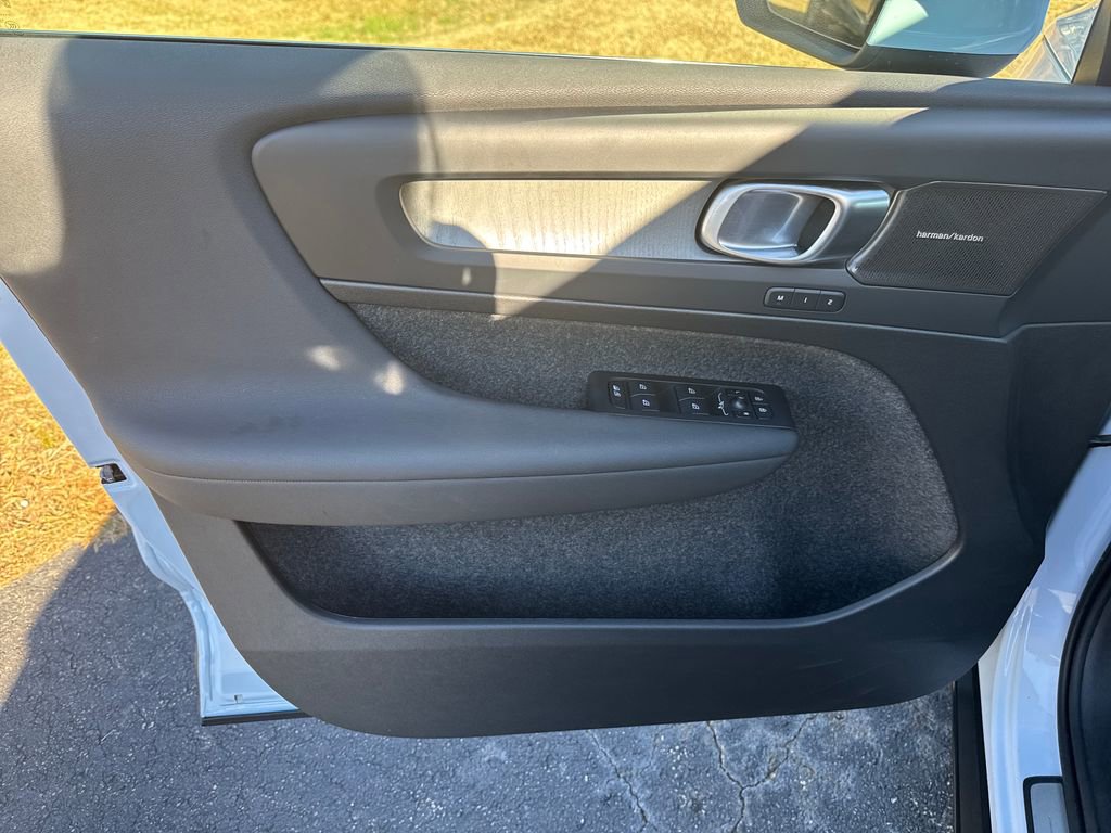 Certified 2025 Volvo XC40 B5 Ultra w/ Protection Package image 13