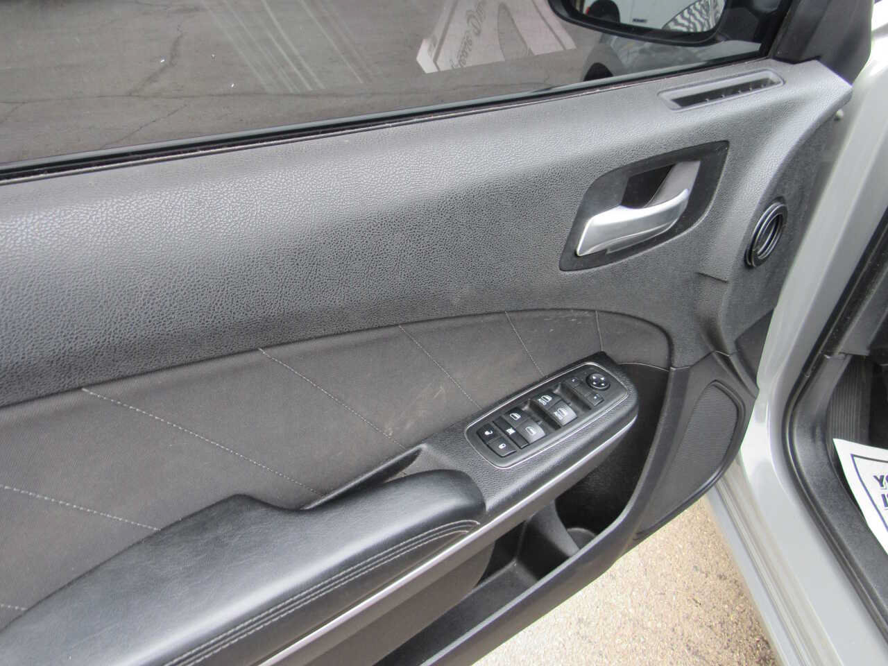 Used 2019 Dodge Charger SXT RWD image 8