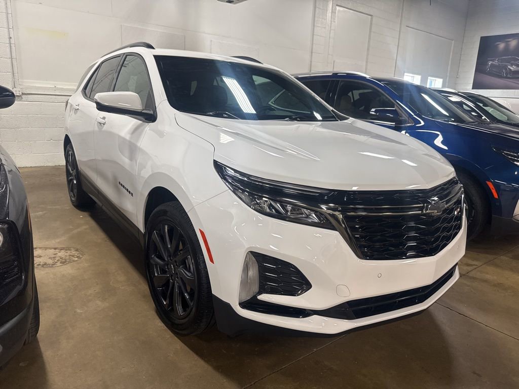 Used 2022 Chevrolet Equinox RS w/ Infotainment Package image 4